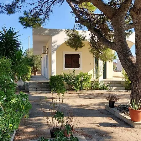 Airport Friendly House 2 Artemi