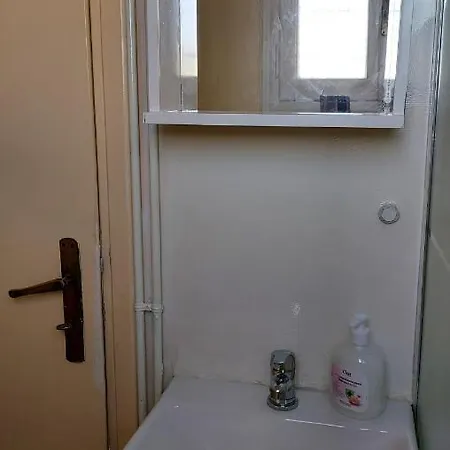 Airport Friendly House 2 * Artemi