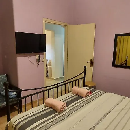 Airport Friendly House 2 * Artemi