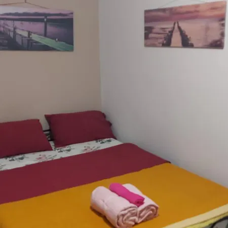 Airport Friendly House 2 * Artemi
